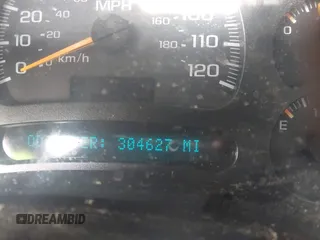 2004 GMC Yukon XL SLE with VIN 3GKEC16Z04G225789, listed as a IAAI auction lot 42058940 with 304,627 mi miles. Bid and sale history available at carsss.com. Image 7.