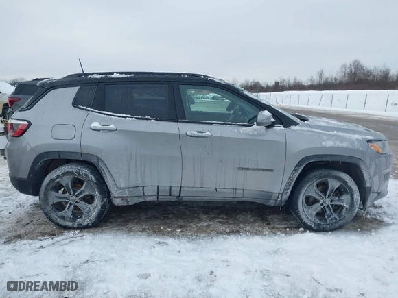 2019 Jeep Compass Latitude with VIN 3C4NJDBB5KT657245, listed as a IAAI auction lot 41403429 with 80,296 mi miles. Bid and sale history available at carsss.com. Image 13.