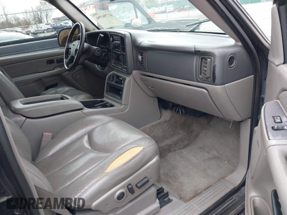 2005 GMC Yukon SLT with VIN 1GKEC13T45J139885, listed as a IAAI auction lot 41796394 with 229,494 mi miles. Bid and sale history available at carsss.com. Image 5.