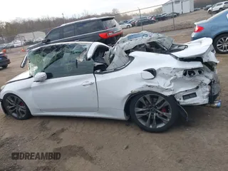 2014 Hyundai Genesis Coupe 3.8 Ultimate with VIN KMHHU6KJ3EU118037, listed as a IAAI auction lot 41898372 with 1 mi miles. Bid and sale history available at carsss.com. Image 13.