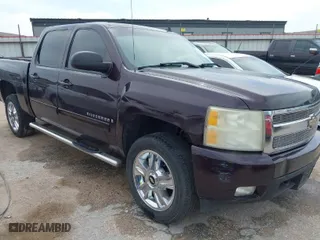 2008 Chevrolet Silverado 1500 LT w/1LT with VIN 2GCEK13J281331057, listed as a IAAI auction lot 41949729 with 276,931 mi miles. Bid and sale history available at carsss.com. Image 1.