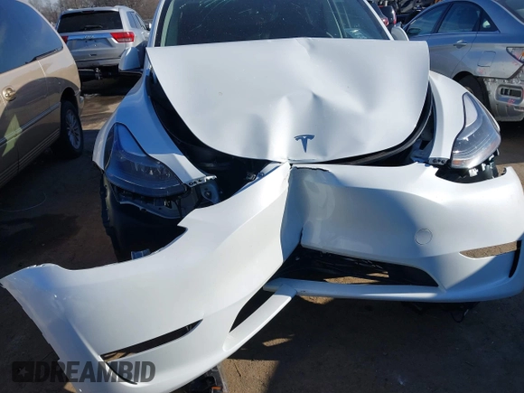 2025 Tesla Model Y Long Range with VIN 7SAYGDED9SA342374, listed as a IAAI auction lot 41663085 with 4,115 mi miles and . Bid and sale history available at DreamBid. Image 6.