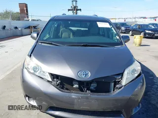 2017 Toyota Sienna XLE Auto Access Seat with VIN 5TDYZ3DC9HS849096, listed as a IAAI auction lot 41647066 with 92,197 mi miles. Bid and sale history available at carsss.com. Image 12.