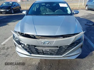 2022 Hyundai Elantra SEL with VIN 5NPLM4AG4NH081132, listed as a IAAI auction lot 41153021 with 22,705 mi miles and . Bid and sale history available at carsss.com. Image 6.