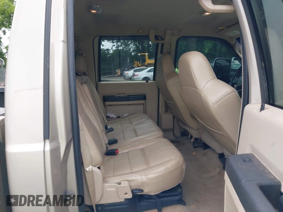 2010 Ford F-250 XL z VIN 1FTSW2AR4AEB11767, wystawiony jako IAAI lot #42490922 z przebiegiem 258 343 mil mil oraz . Historia ofert i sprzedaży dostępna na DreamBid. Obrazek 8.