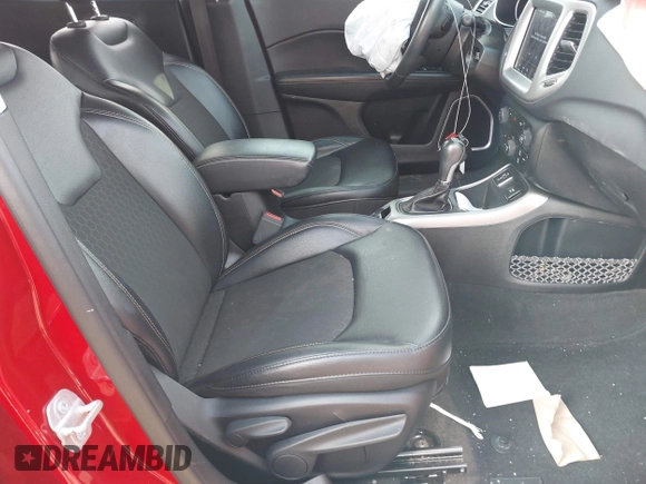 2018 Jeep Compass Latitude with VIN 3C4NJCBB0JT124163, listed as a IAAI auction lot 42293176 with 55,676 mi miles and . Bid and sale history available at DreamBid. Image 5.