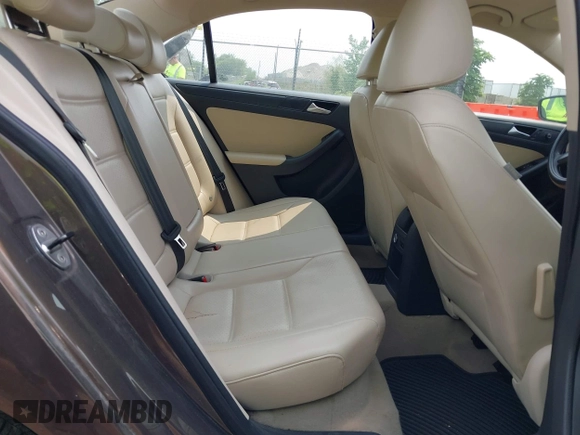 2014 Volkswagen Jetta SE with VIN 3VWD07AJ7EM251973, listed as a IAAI auction lot 42415573 with 124,323 mi miles and . Bid and sale history available at DreamBid. Image 8.