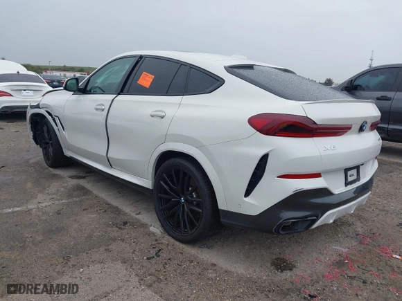 2021 BMW X6 xDrive40i with VIN 5UXCY6C00M9F88215, listed as a IAAI auction lot 41646498 with 43,587 mi miles. Bid and sale history available at carsss.com. Image 3.
