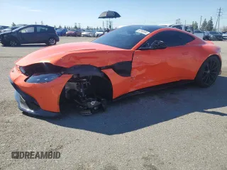 2020 Aston Martin Vantage z VIN SCFSMGAW4LGN03925, wystawiony jako Copart lot #50793594 z przebiegiem Nie podano mil oraz Szkody całkowita. Historia ofert i sprzedaży dostępna na DreamBid. Obrazek 1.
