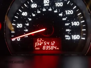 2014 Kia Sorento LX z VIN 5XYKTCA67EG541133, wystawiony jako IAAI lot #42335504 z przebiegiem 83 584 mil mil oraz . Historia ofert i sprzedaży dostępna na DreamBid. Obrazek 16.