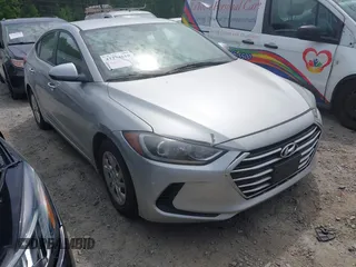2017 Hyundai Elantra SE z VIN 5NPD74LF1HH175974, wystawiony jako IAAI lot #42274610 z przebiegiem 129 000 mil mil oraz . Historia ofert i sprzedaży dostępna na DreamBid. Obrazek 1.