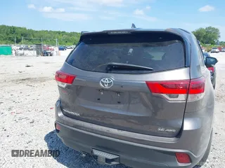 2018 Toyota Highlander SE with VIN 5TDJZRFH1JS895847, listed as a IAAI auction lot 42667973 with 93,876 mi miles and . Bid and sale history available at DreamBid. Image 17.