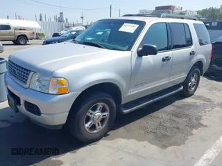 2005 Ford Explorer XLT z VIN 1FMZU63E85ZA68244, wystawiony jako IAAI lot #42397955 z przebiegiem 120 745 mil mil oraz . Historia ofert i sprzedaży dostępna na DreamBid. Obrazek 2.