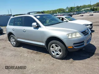 2004 Volkswagen Touareg z VIN WVGBC67L74D017200, wystawiony jako IAAI lot #42305070 z przebiegiem Nie podano mil oraz . Historia ofert i sprzedaży dostępna na DreamBid. Obrazek 1.