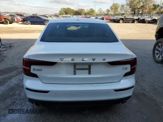 2021 Volvo S60 Momentum with VIN 7JR102FK5MG095212, listed as a Copart auction lot 70675402 with 16,553 mi miles. Bid and sale history available at carsss.com. Image 6.