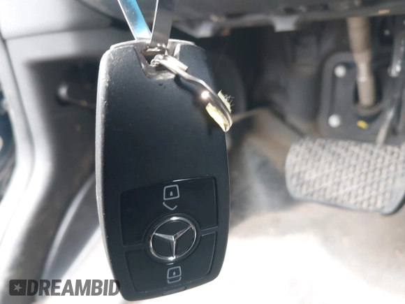 2019 Mercedes-Benz Sprinter Cargo z VIN WD4PF1CD6KP140250, wystawiony jako IAAI lot #40192921 z przebiegiem 85 972 mil mil oraz . Historia ofert i sprzedaży dostępna na DreamBid. Obrazek 11.