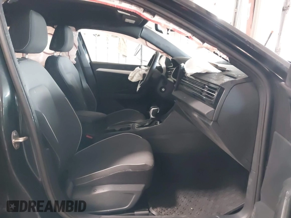 2025 Volkswagen Jetta Sport z VIN 3VWBX7BU2SM017442, wystawiony jako IAAI lot #41387314 z przebiegiem 1 498 mil mil oraz . Historia ofert i sprzedaży dostępna na DreamBid. Obrazek 5.
