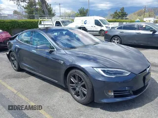 2018 Tesla Model S 75D z VIN 5YJSA1E22JF250185, wystawiony jako IAAI lot #41892987 z przebiegiem 73 795 mil mil oraz . Historia ofert i sprzedaży dostępna na DreamBid. Obrazek 1.
