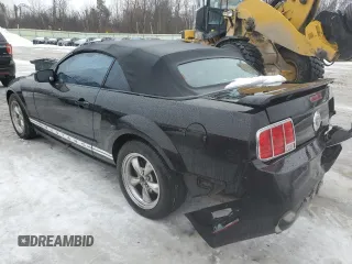 2005 Ford Mustang Deluxe z VIN 1ZVFT84N355220696, wystawiony jako Copart lot #43260575 z przebiegiem 158 180 mil mil oraz Nie do naprawy • Non repairable. Historia ofert i sprzedaży dostępna na DreamBid. Obrazek 2.
