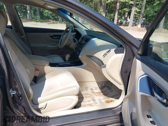 2013 Nissan Altima SV with VIN 1N4AL3AP0DC292204, listed as a IAAI auction lot 42844510 with 173,596 mi miles and . Bid and sale history available at DreamBid. Image 5.