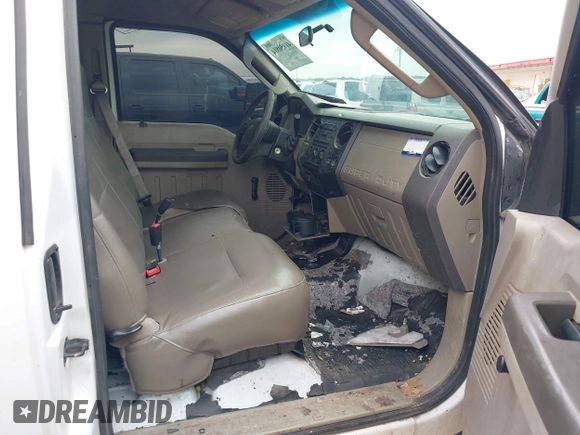 2008 Ford Super Duty F-250 SRW XL with VIN 1FTSX20R28ED89639, listed as a IAAI auction lot 41950814 with 272,204 mi miles. Bid and sale history available at carsss.com. Image 5.