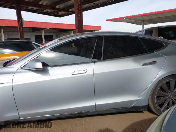 2014 Tesla Model S 60 with VIN 5YJSA1H17EFP35351, listed as a IAAI auction lot 41558434 with 151,002 mi miles and . Bid and sale history available at DreamBid. Image 15.