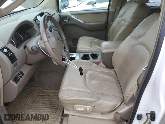 2008 Nissan Pathfinder SE z VIN 5N1AR18B08C649308, wystawiony jako Copart lot #58854735 z przebiegiem 253 290 mil mil oraz Czysty tytuł • Clean title. Historia ofert i sprzedaży dostępna na DreamBid. Obrazek 7.