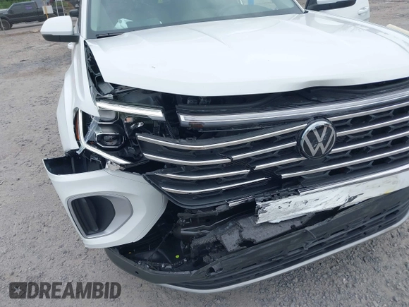 2024 Volkswagen Atlas SE with VIN 1V2JR2CA3RC614867, listed as a IAAI auction lot 42213818 with 6,832 mi miles and . Bid and sale history available at DreamBid. Image 6.