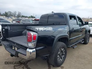 2023 Toyota Tacoma SR z VIN 3TMCZ5AN4PM548729, wystawiony jako IAAI lot #42078723 z przebiegiem 30 966 mil mil oraz . Historia ofert i sprzedaży dostępna na DreamBid. Obrazek 4.