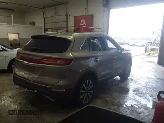 2019 Lincoln MKC Reserve with VIN 5LMTJ3DH4KUL20647, listed as a IAAI auction lot 41868447 with 64,403 mi miles and . Bid and sale history available at DreamBid. Image 4.
