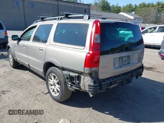 2004 Volvo V70 XC70 with VIN YV1SZ59H241149069, listed as a IAAI auction lot 42096186 with 187,986 mi miles. Bid and sale history available at carsss.com. Image 3.