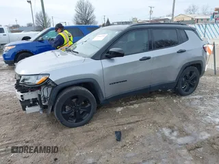 2021 Jeep Compass Latitude with VIN 3C4NJCBB2MT526500, listed as a IAAI auction lot 41642304 with 51,315 mi miles and . Bid and sale history available at carsss.com. Image 23.