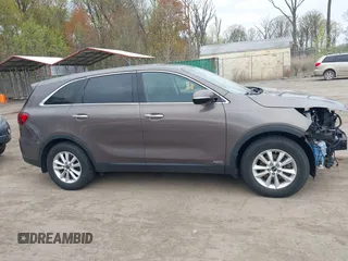 2019 Kia Sorento LX with VIN 5XYPGDA30KG559460, listed as a IAAI auction lot 42006148 with 102,193 mi miles. Bid and sale history available at carsss.com. Image 14.