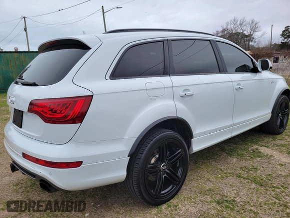 2013 Audi Q7 3.0T S line Prestige with VIN WA1DGAFE2DD010818, listed as a IAAI auction lot 41640066 with 155,738 mi miles. Bid and sale history available at carsss.com. Image 4.