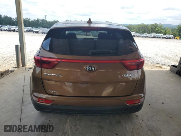 2018 Kia Sportage LX z VIN KNDPMCAC9J7440062, wystawiony jako Copart lot #59215315 z przebiegiem 103 531 mil mil oraz Czysty tytuł • Clean title. Historia ofert i sprzedaży dostępna na DreamBid. Obrazek 6.