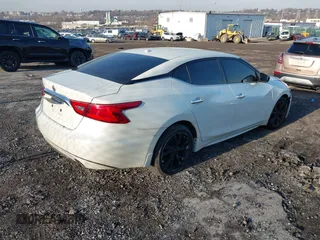 2017 Nissan Maxima SV z VIN 1N4AA6AP3HC360265, wystawiony jako IAAI lot #41164214 z przebiegiem 90 813 mil mil oraz . Historia ofert i sprzedaży dostępna na DreamBid. Obrazek 4.
