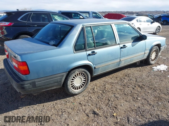 1993 Volvo 900 GLS с VIN YV1JS8839P1112547, выставлен на аукционе IAAI как лот 41296396 с пробегом 217 656 миль миль и . История ставок и продаж доступна на DreamBid. Изображение 4.