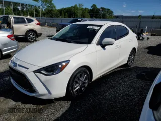 2019 Toyota Yaris L z VIN 3MYDLBYV9KY504237, wystawiony jako Copart lot #55748315 z przebiegiem 53 656 mil mil oraz Szkoda całkowita • Salvage title. Historia ofert i sprzedaży dostępna na DreamBid. Obrazek 1.