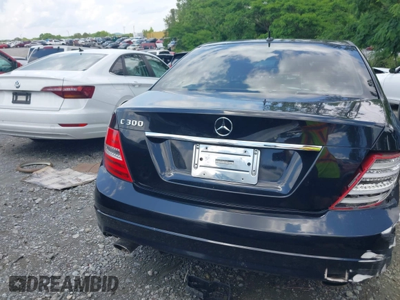 2011 Mercedes-Benz C 300 Sport с VIN WDDGF5EB1BA509120, выставлен на аукционе IAAI как лот 42262895 с пробегом 166 136 миль миль и . История ставок и продаж доступна на DreamBid. Изображение 16.