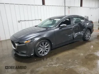 2023 Mazda 3 S Select z VIN 3MZBPABM0PM371402, wystawiony jako Copart lot #59266445 z przebiegiem 8 491 mil mil oraz Szkoda całkowita • Salvage title. Historia ofert i sprzedaży dostępna na DreamBid. Obrazek 1.