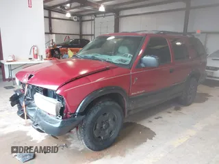 1999 Chevrolet Blazer Trailblazer z VIN 1GNDT13W4X2187490, wystawiony jako IAAI lot #41966073 z przebiegiem 187 604 mil mil oraz . Historia ofert i sprzedaży dostępna na DreamBid. Obrazek 18.