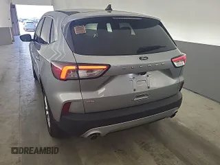 2022 Ford Escape SE z VIN 1FMCU0G67NUB33197, wystawiony jako IAAI lot #42846802 z przebiegiem 39 336 mil mil oraz . Historia ofert i sprzedaży dostępna na DreamBid. Obrazek 2.