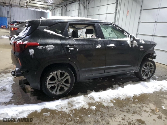 2021 Kia Seltos LX with VIN KNDEPCAA1M7062143, listed as a Copart auction lot 42832275 with 0 mi miles and Salvage Title. Bid and sale history available at carsss.com. Image 3.