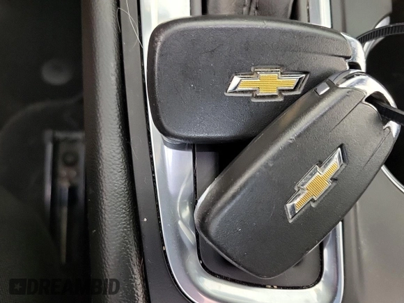 2020 Chevrolet Equinox LT with VIN 2GNAXJEV5L6235622, listed as a IAAI auction lot 42843936 with 65,504 mi miles and . Bid and sale history available at DreamBid. Image 2.