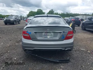2012 Mercedes-Benz C 250 с VIN WDDGJ4HB5CF745892, выставлен на аукционе IAAI как лот 42347608 с пробегом 109 677 миль миль и . История ставок и продаж доступна на DreamBid. Изображение 6.