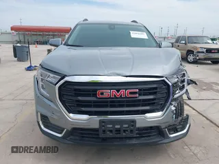 2024 GMC Terrain SLE z VIN 3GKALMEG7RL263549, wystawiony jako IAAI lot #42055302 z przebiegiem 8 023 mil mil oraz . Historia ofert i sprzedaży dostępna na DreamBid. Obrazek 13.