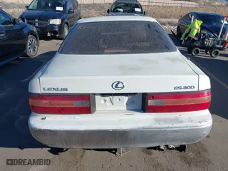 1996 Lexus ES 300 with VIN JT8BF12G2T0163288, listed as a IAAI auction lot 41371907 with 357,687 mi miles. Bid and sale history available at carsss.com. Image 16.
