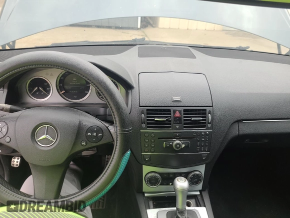 2008 Mercedes-Benz C 300 Sport z VIN WDDGF54X58F065135, wystawiony jako Copart lot #58745715 z przebiegiem 194 540 mil mil oraz Czysty tytuł • Clean title. Historia ofert i sprzedaży dostępna na DreamBid. Obrazek 9.
