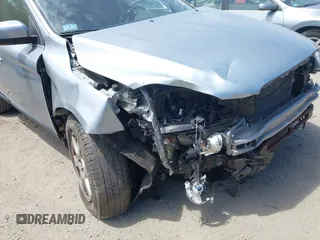 2011 Volvo XC60 3.2L с VIN YV4940DZ6B2185745, выставлен на аукционе IAAI как лот 42257898 с пробегом 145 035 миль миль и . История ставок и продаж доступна на DreamBid. Изображение 6.