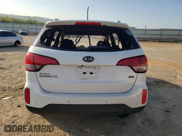 2014 Kia Sorento LX z VIN 5XYKTDA62EG490243, wystawiony jako Copart lot #53523275 z przebiegiem Nie podano mil oraz Nie do naprawy • Non repairable. Historia ofert i sprzedaży dostępna na DreamBid. Obrazek 6.
